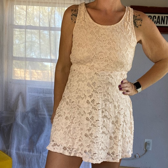 Free People Cream / Off White Lace Open Back Boho Chic mini Dress Size Small - Picture 3 of 12